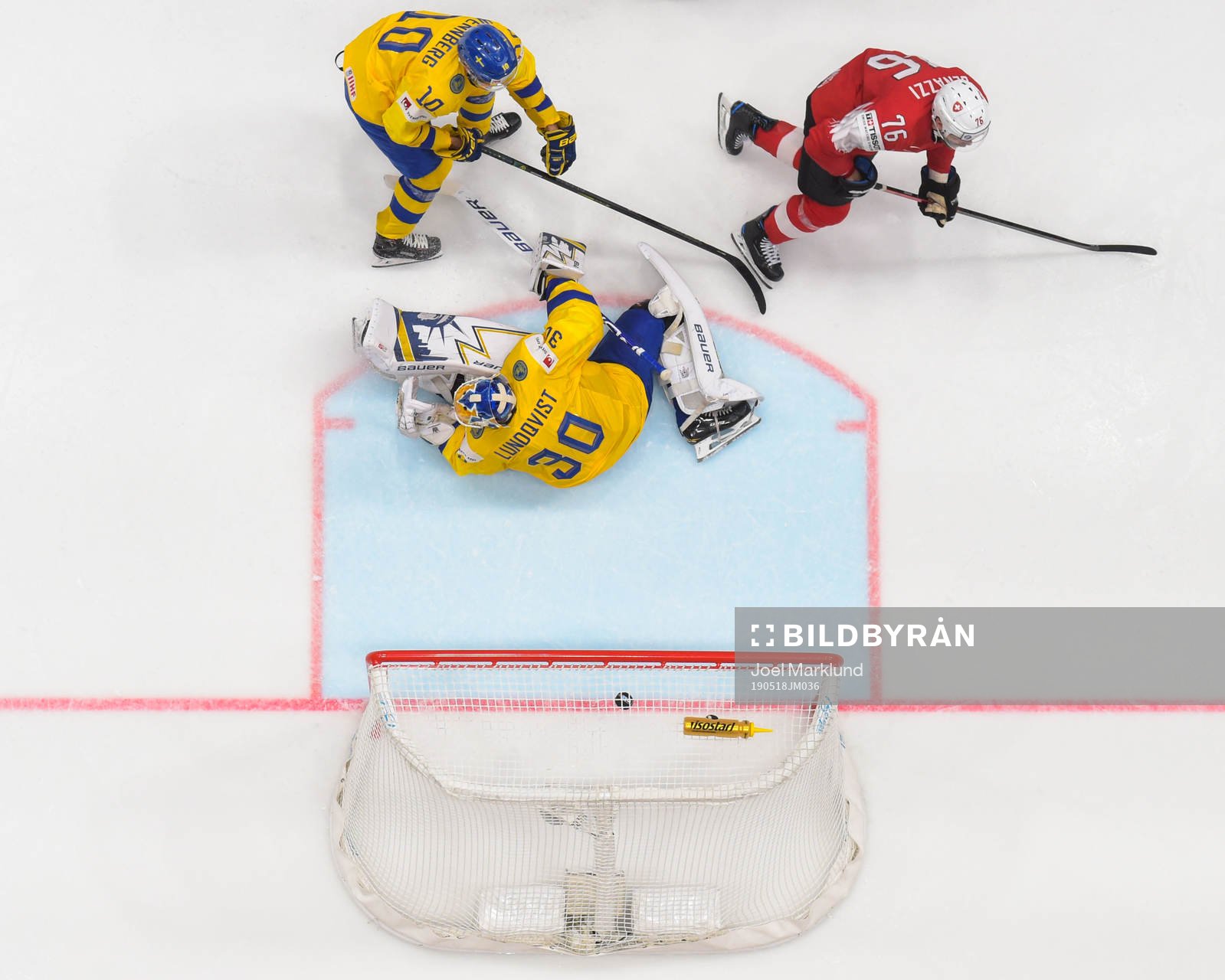 Joel Genazzi of Switzerland scores 2-2 behind Alexander