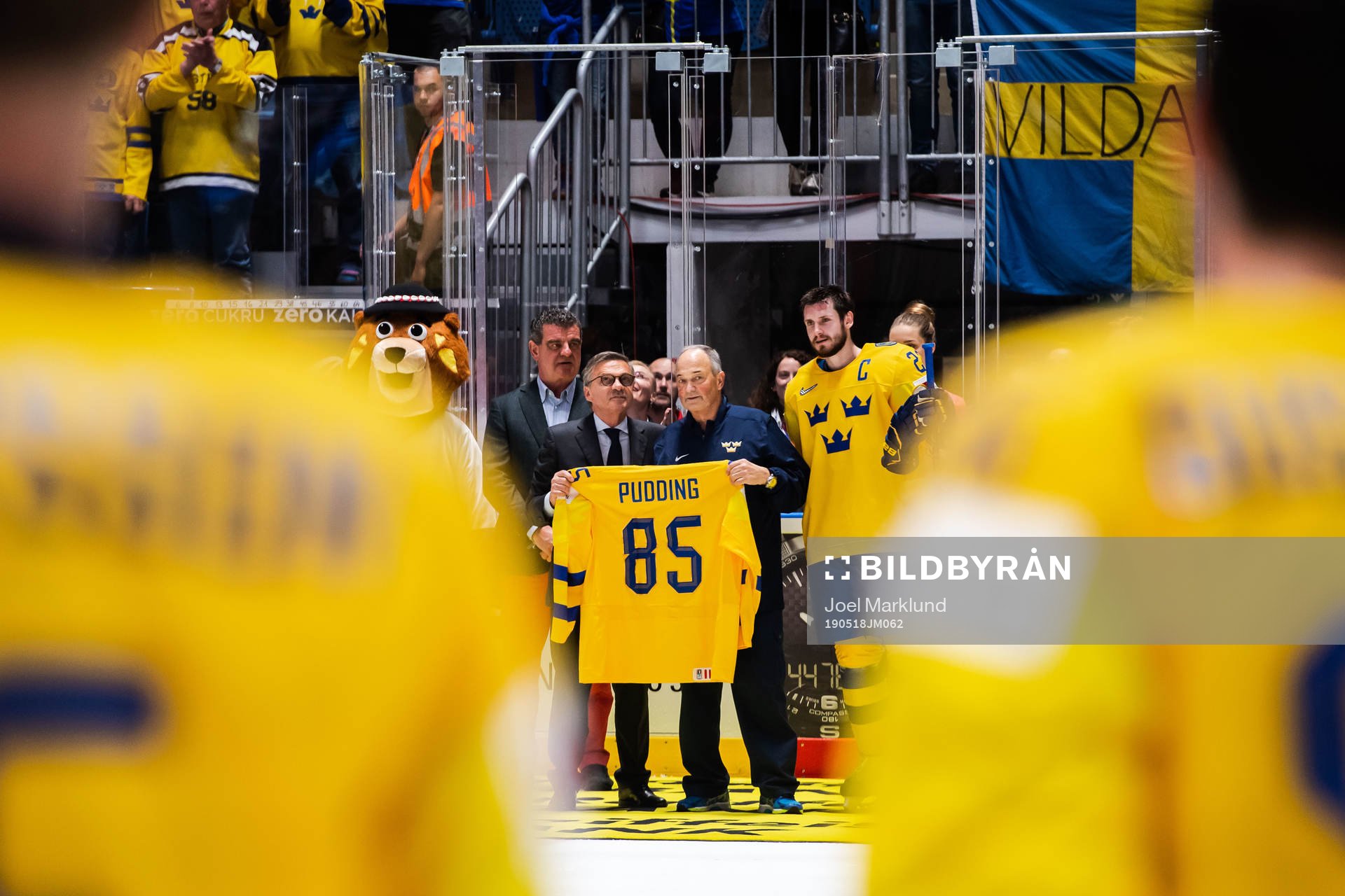 Equipment manager Anders Weiderstål of Sweden is given