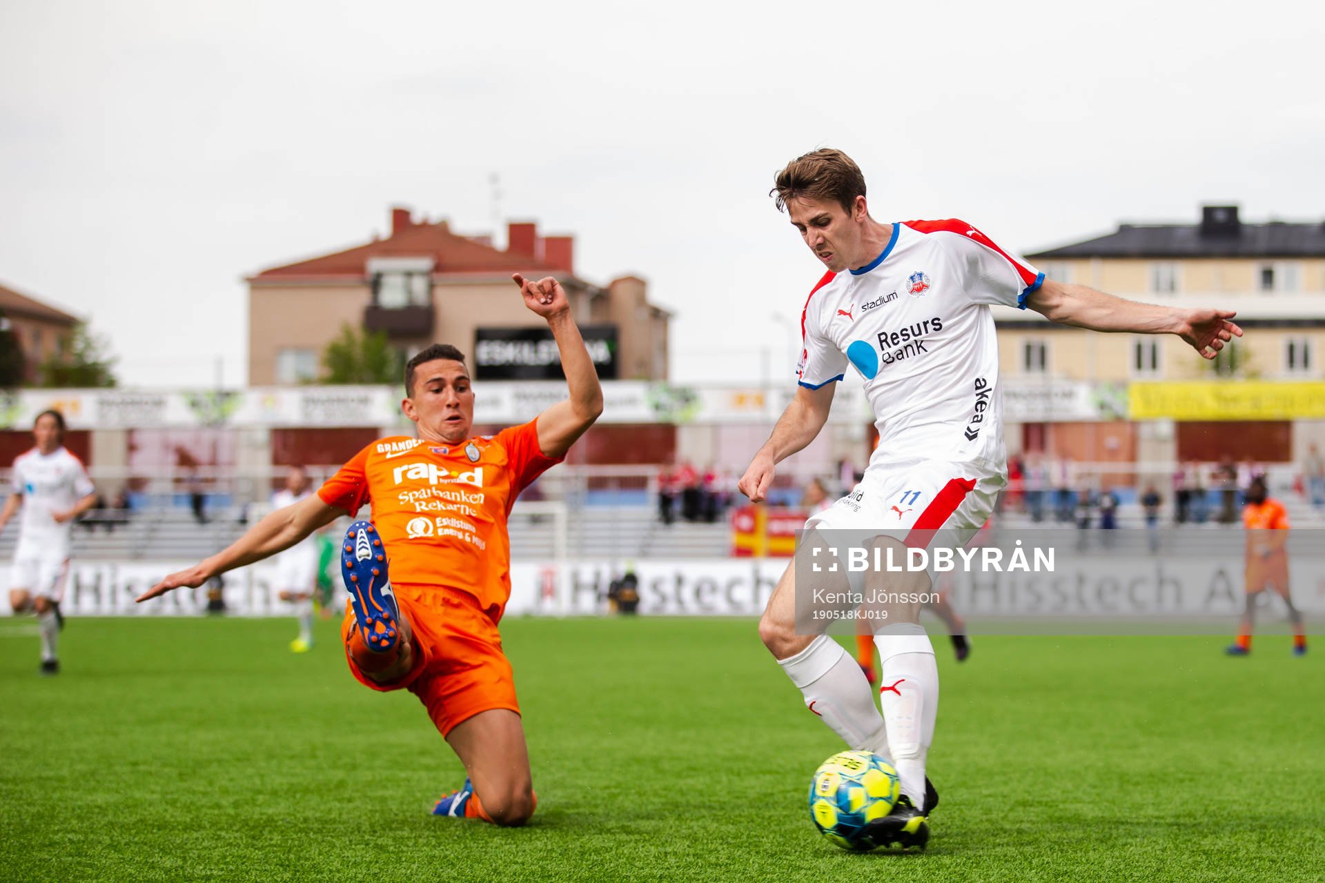 AFC Eskilstunas Adnan Kojic och Helsingborgs  Adam Eriksson
