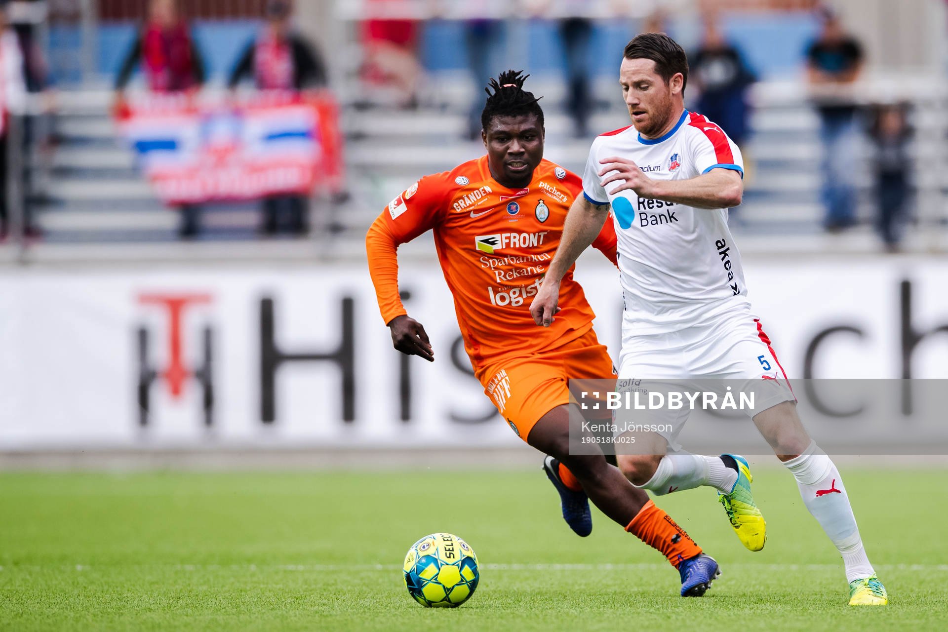 AFC Eskilstunas Samuel Nnamani och Helsingborgs Johan