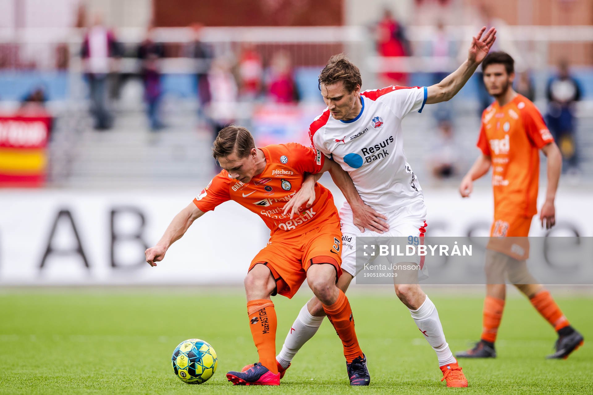 AFC Eskilstunas Gustav Jarl och Helsingborgs Andri Bjarnason