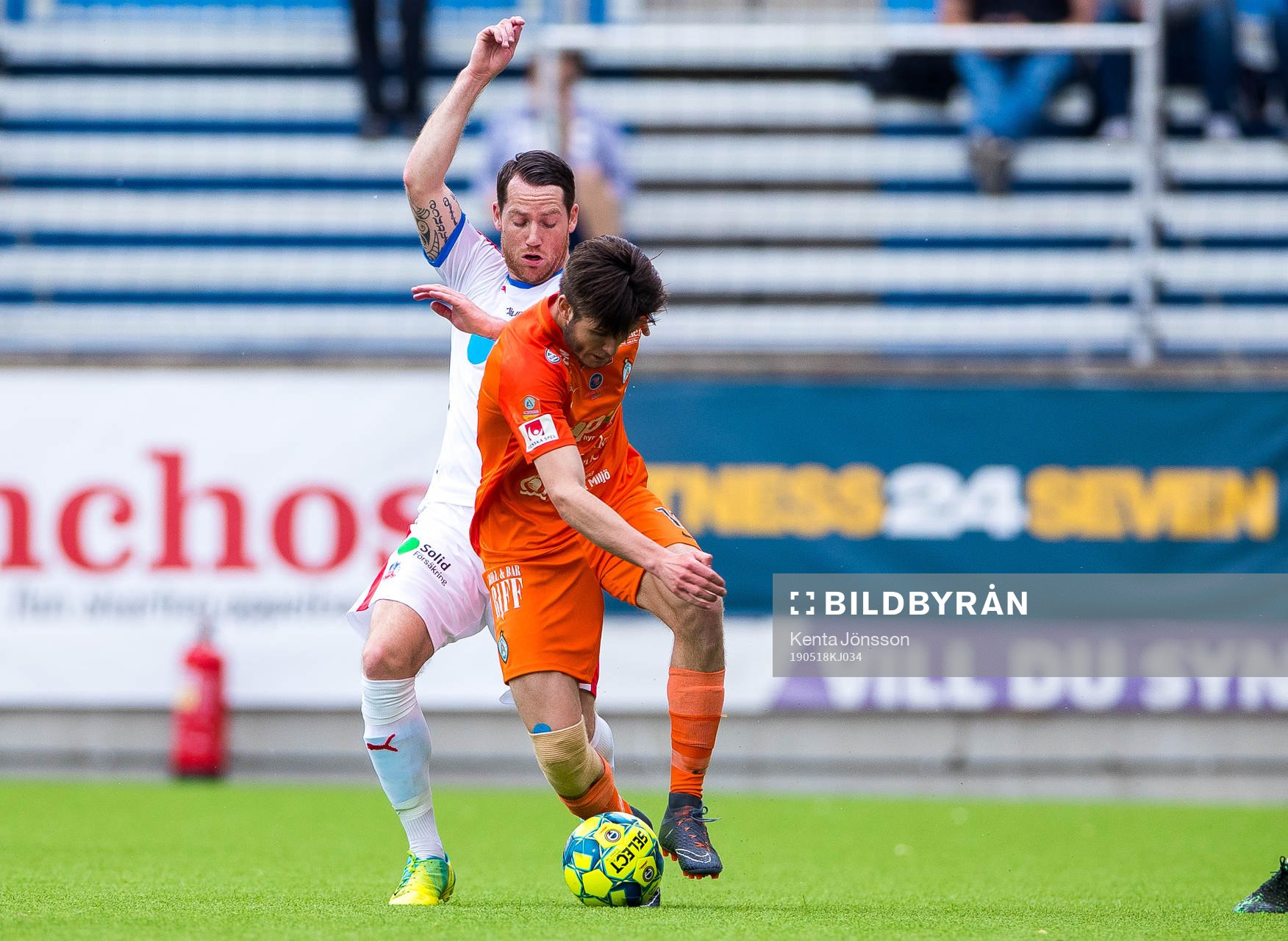 AFC Eskilstunas Anel Rashkaj och Helsingborgs Johan Persson
