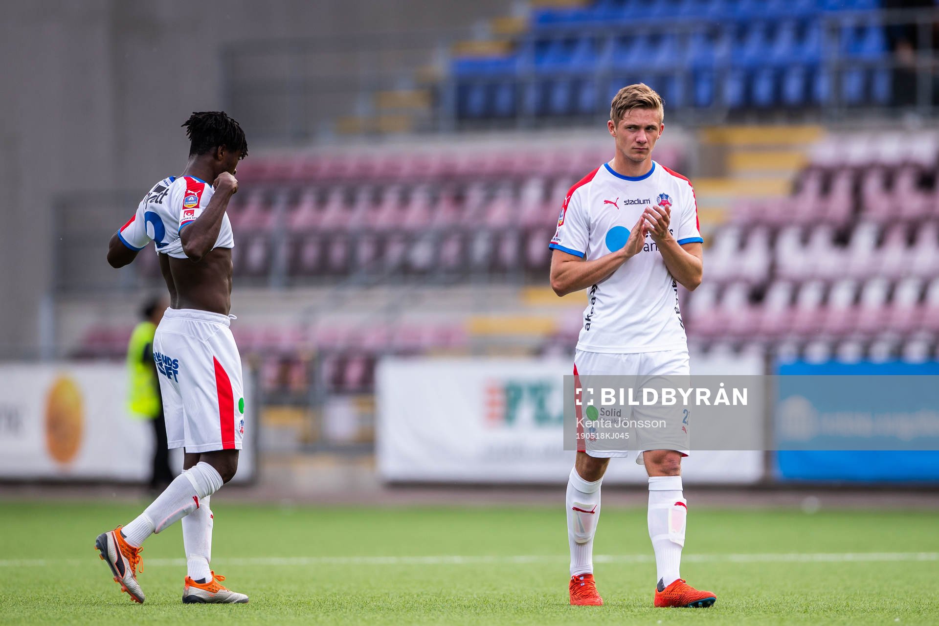 Helsingborgs Carl Thulin och Mamudu Moro deppar