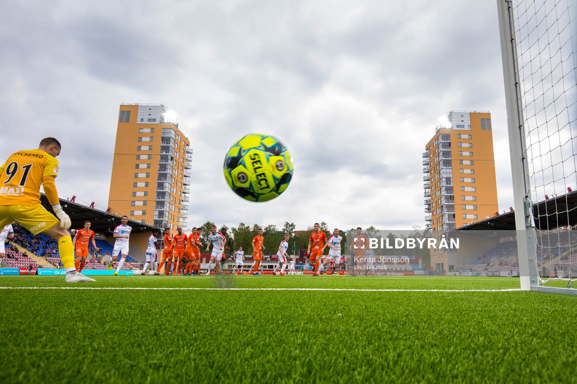 Helsingborgs Andri Bjarnason gör 0-1 på en frispark under fotbollsmatchen i Allsvenskan mellan AFC Eskilstuna och Helsingborg den 18 maj 2019 i Eskilstuna.
