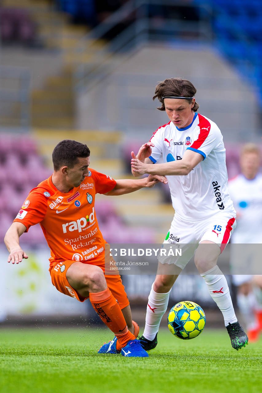 AFC Eskilstunas Adnan Kojic och Helsingborgs Max Svensson