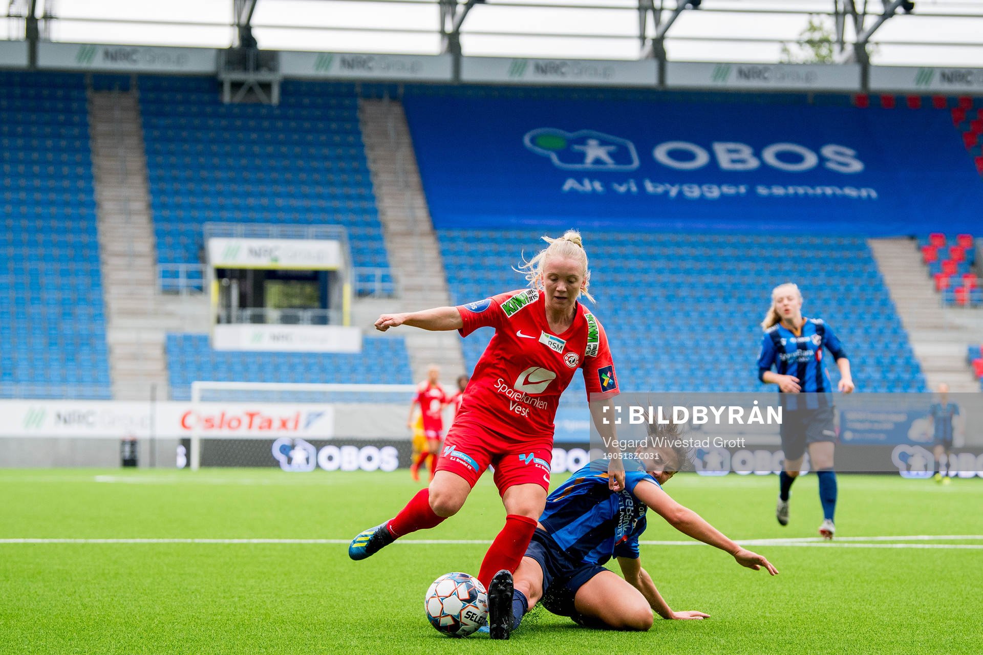 Andrine Mo of Arna-Bjørnar and Silje Bjørneboe of Stabæk