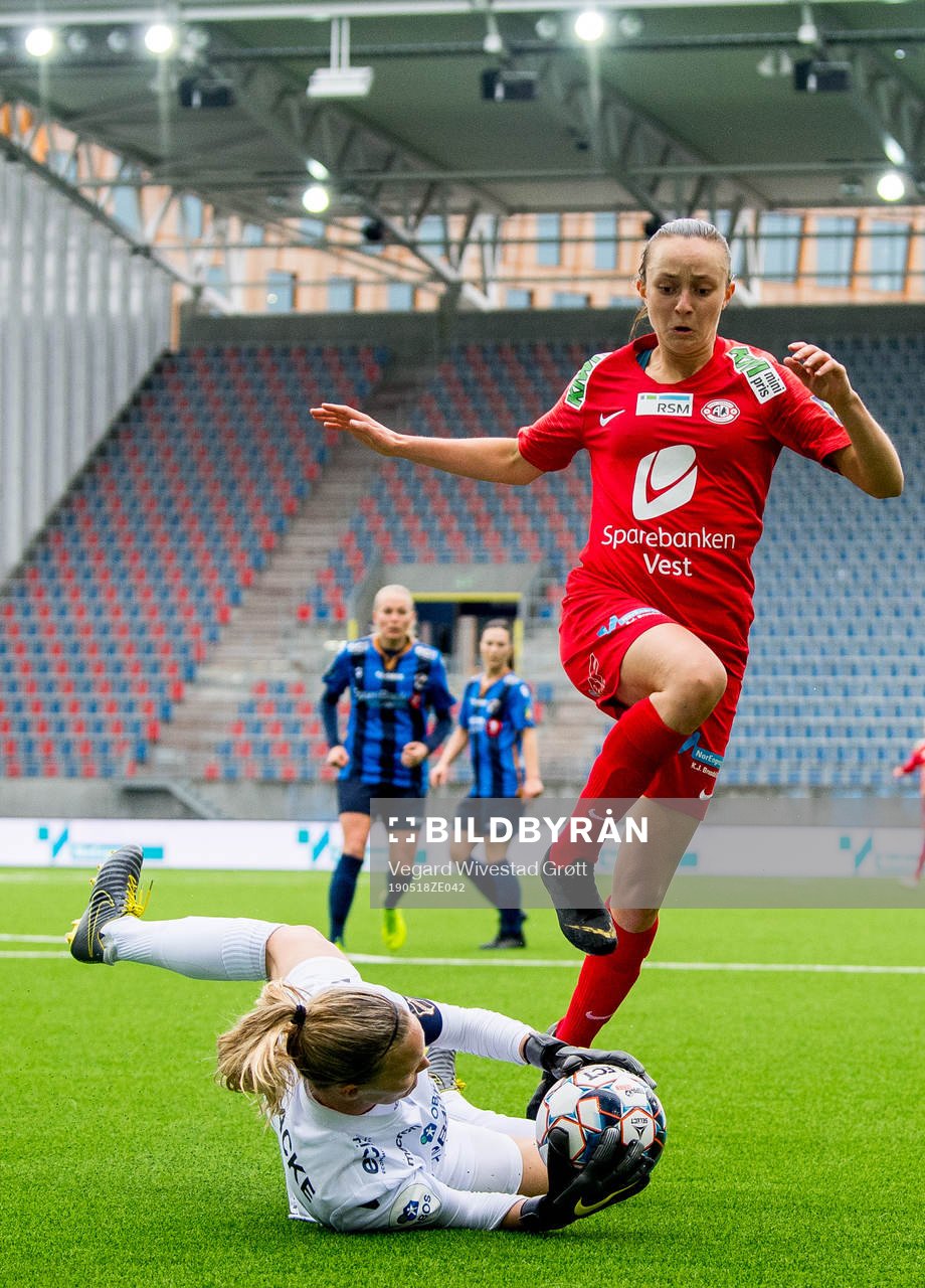 Goalkeeper Ingrid Hjelmseth of Stabæk and Andrea Wilmann
