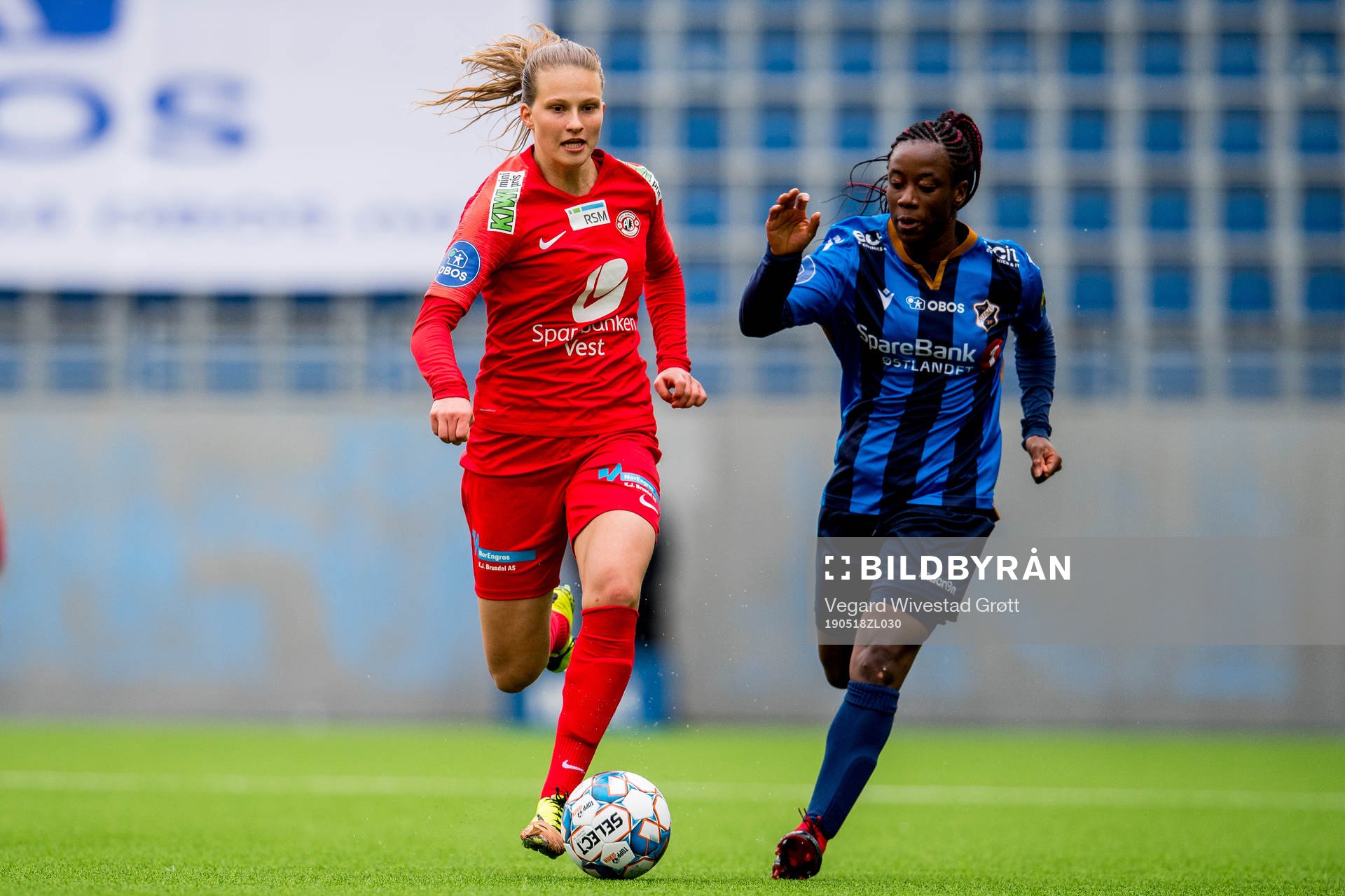 Elise Isolde Stenevik of Arna-Bjørnar and Tiffany Cameron