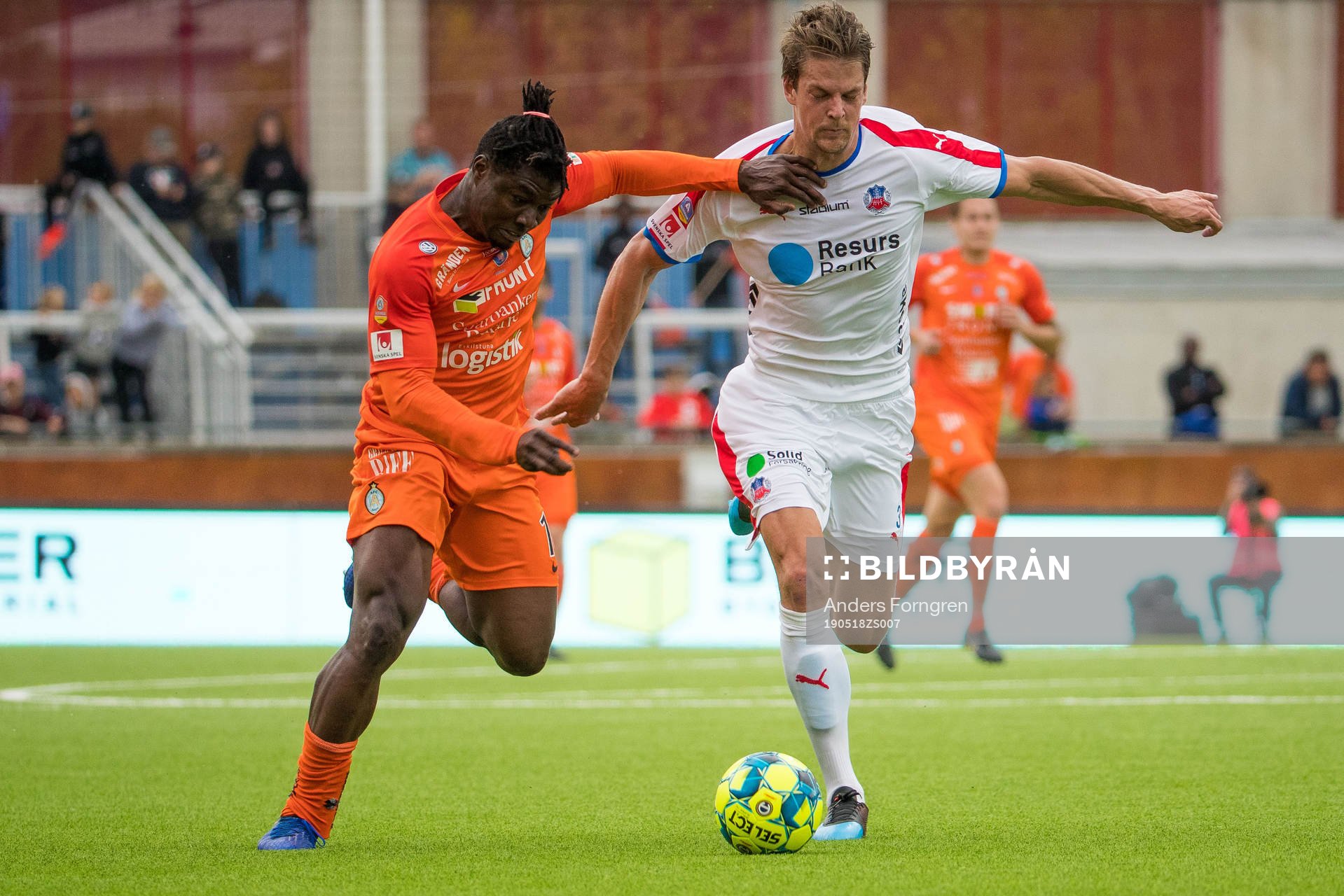 AFC Eskilstunas Samuel Nnamani och Helsingborgs Fredrik