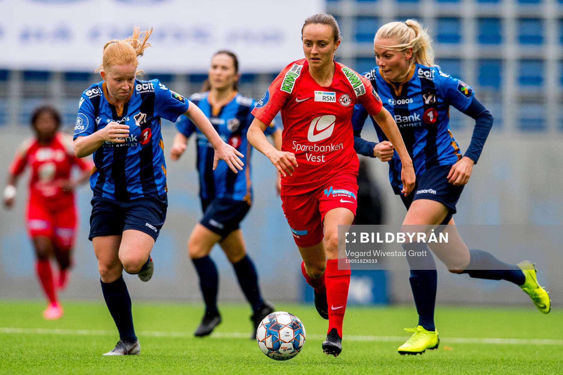 Thea Loennecken of Stabæk, Andrea Wilmann of Arna-Bjørnar
