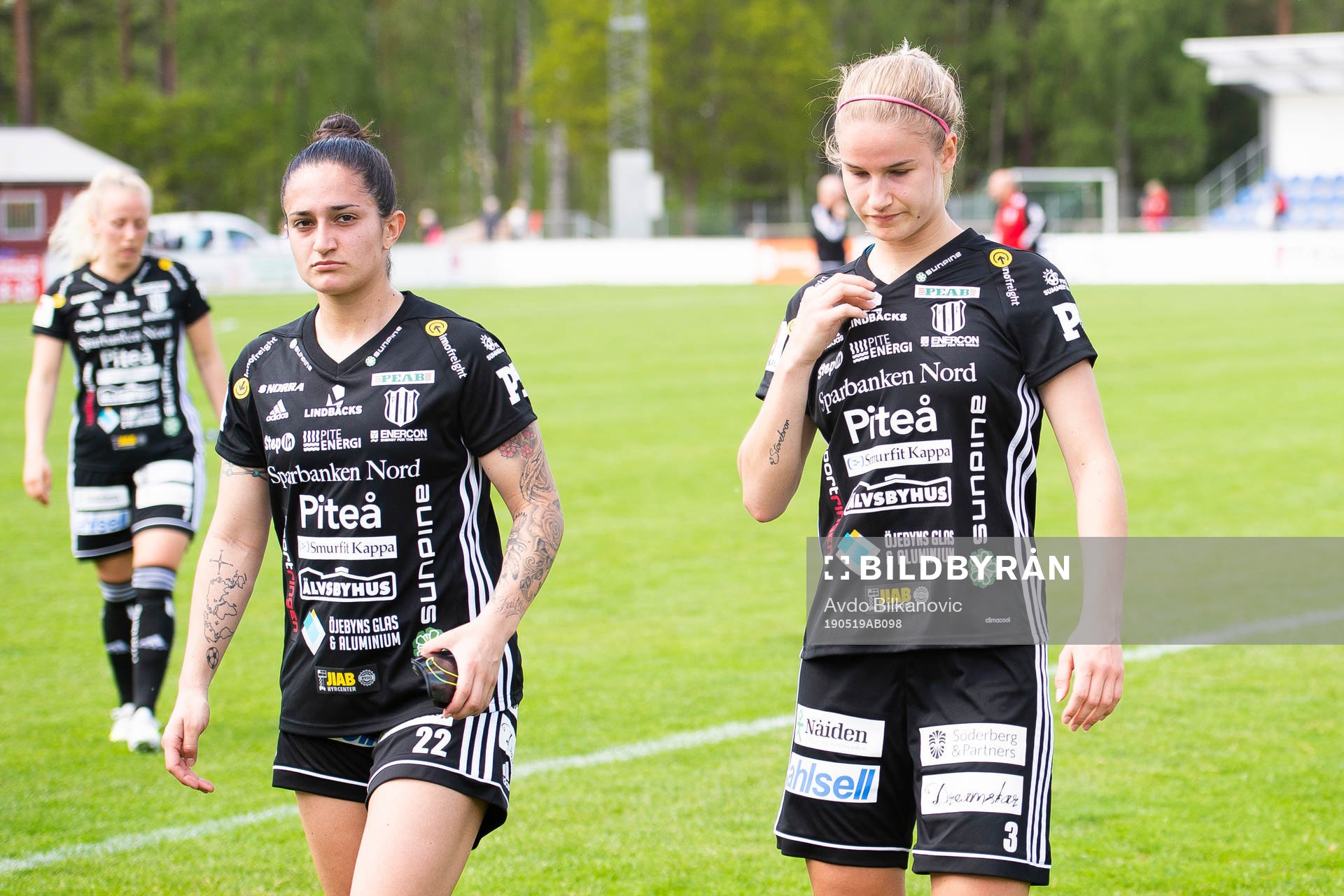 Piteås Fernanda Da Silva och Linnea Selberg deppar