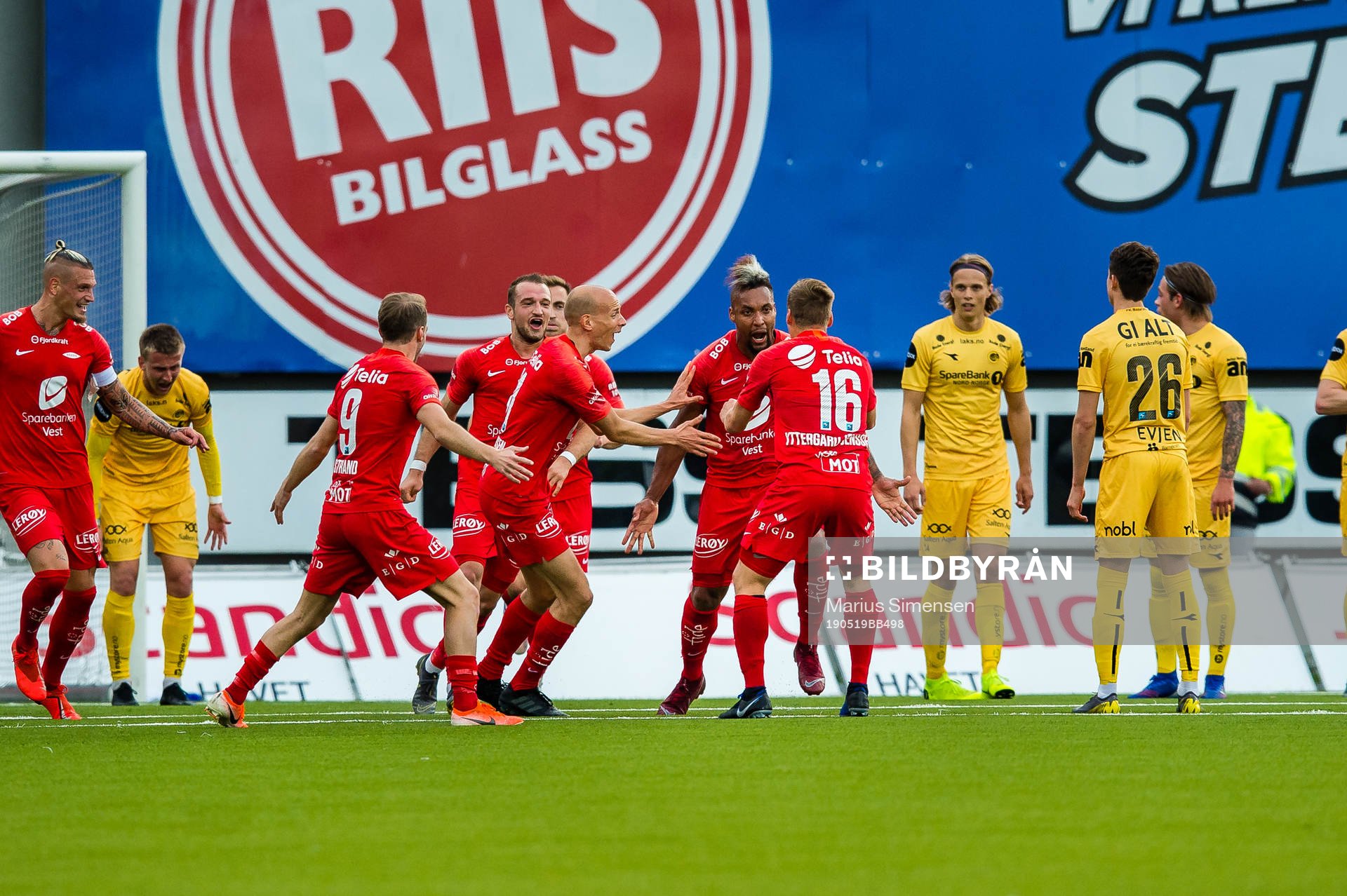 Bismar Gilberto Acosta Evans of Brann celebrates