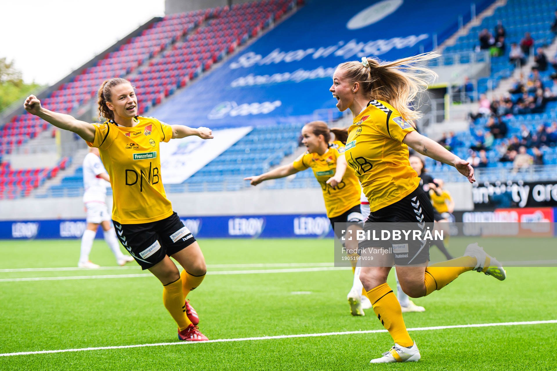Therese Sessy Åsland of LSK kvinner celebrates