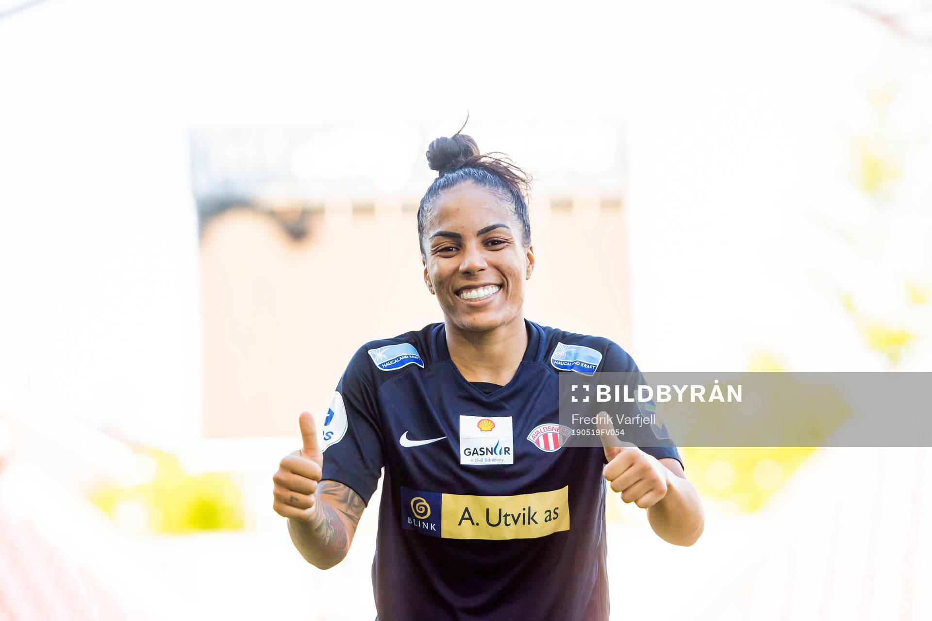 Giovanna de Oliveira of Avaldsnes celebrates