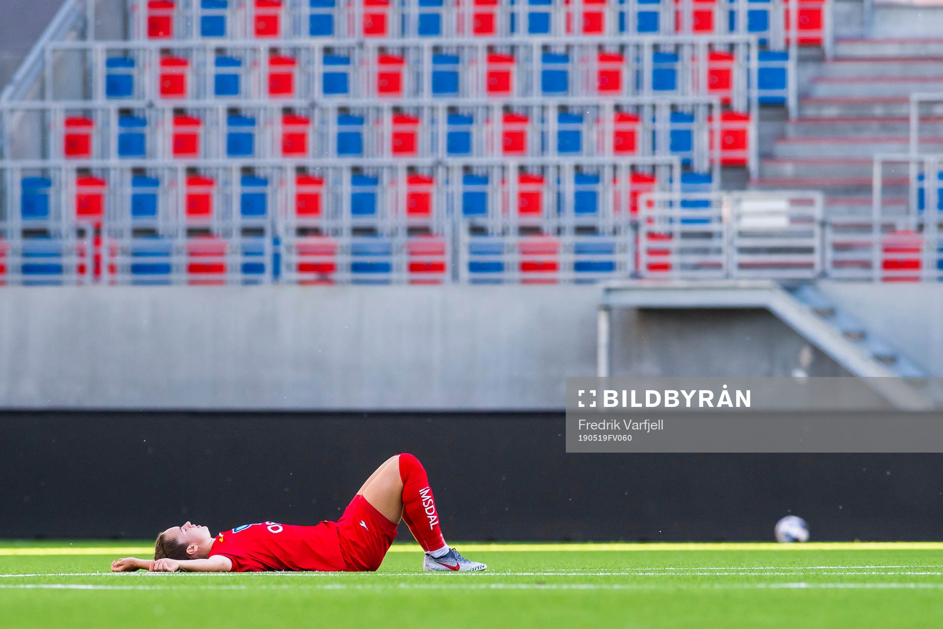 Rebecka Holum of Røa looks dejected