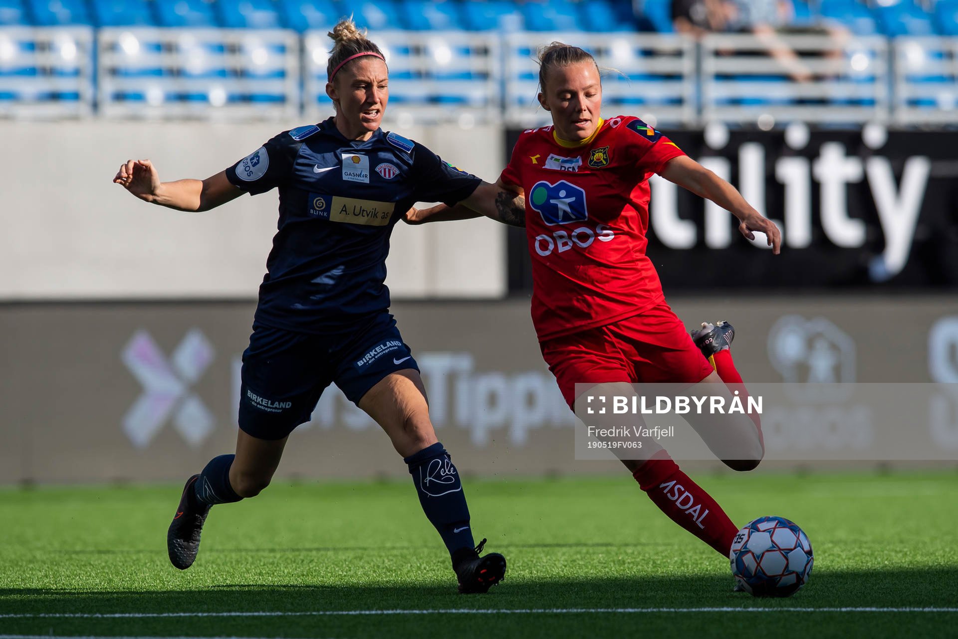 Robyn Decker of Avaldsnes and Synne Sofie Jensen of Røa during the Toppserien football match between Røa and Avaldsnes on May 19, 2019 in Oslo.