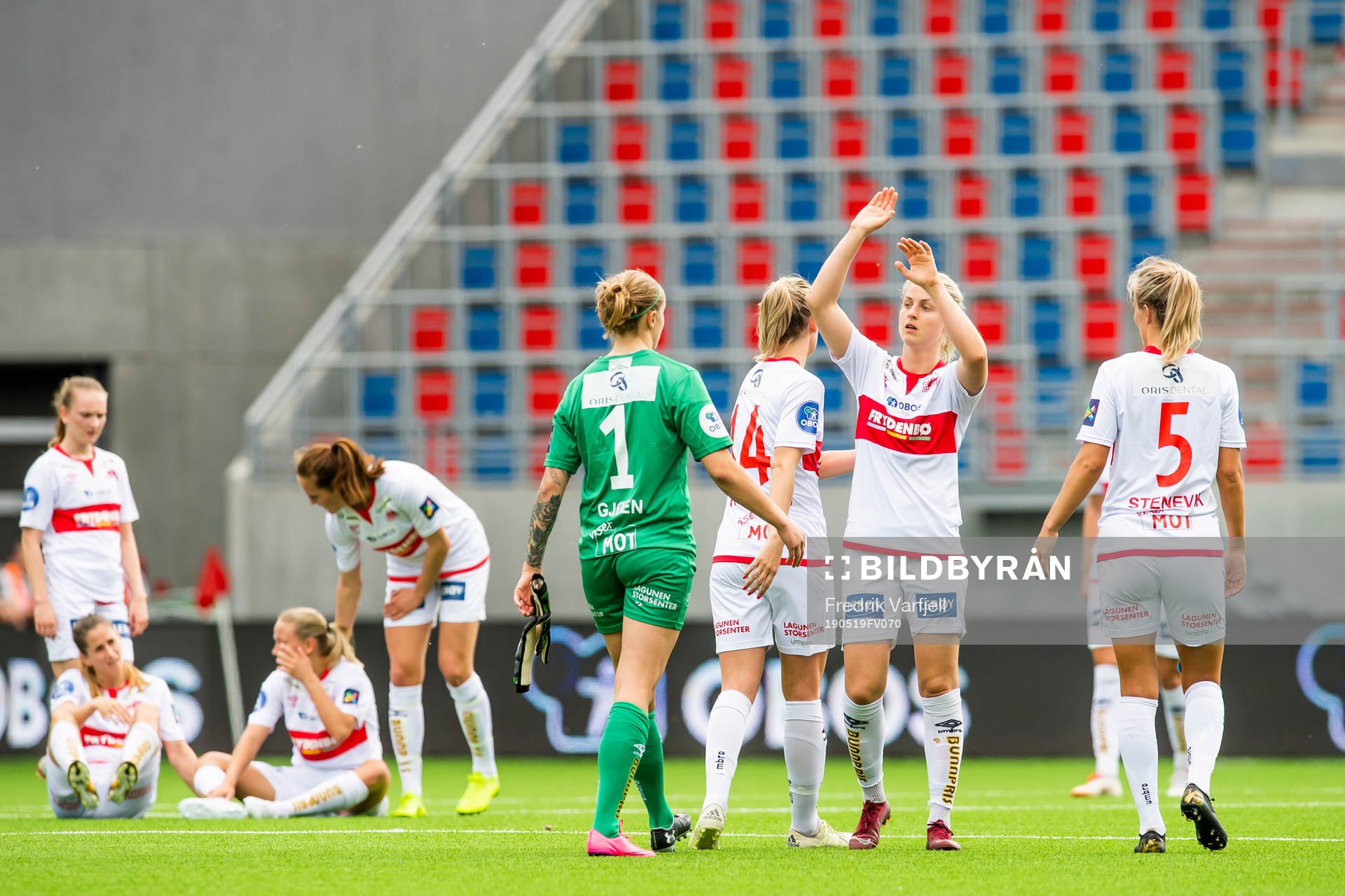 Goalkeeper Nora Gjøen and Ingrid Marie Spord of Sandviken