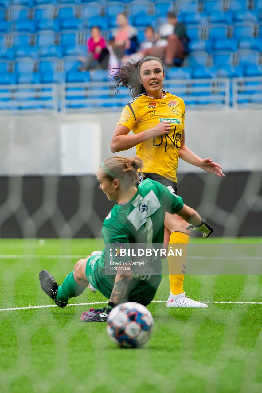 Ingrid Engen of LSK kvinner scores 0-2 behind goalkeeper