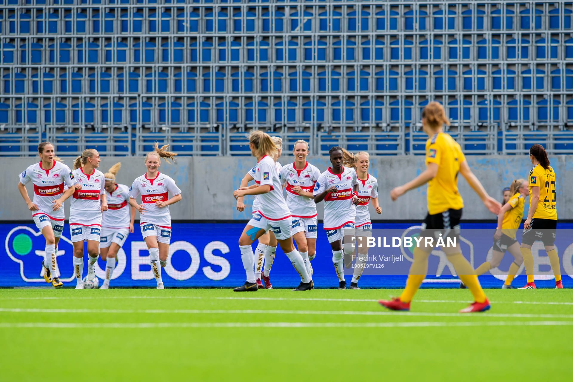 Kennya Cordner of Sandviken celebrates with her teammates