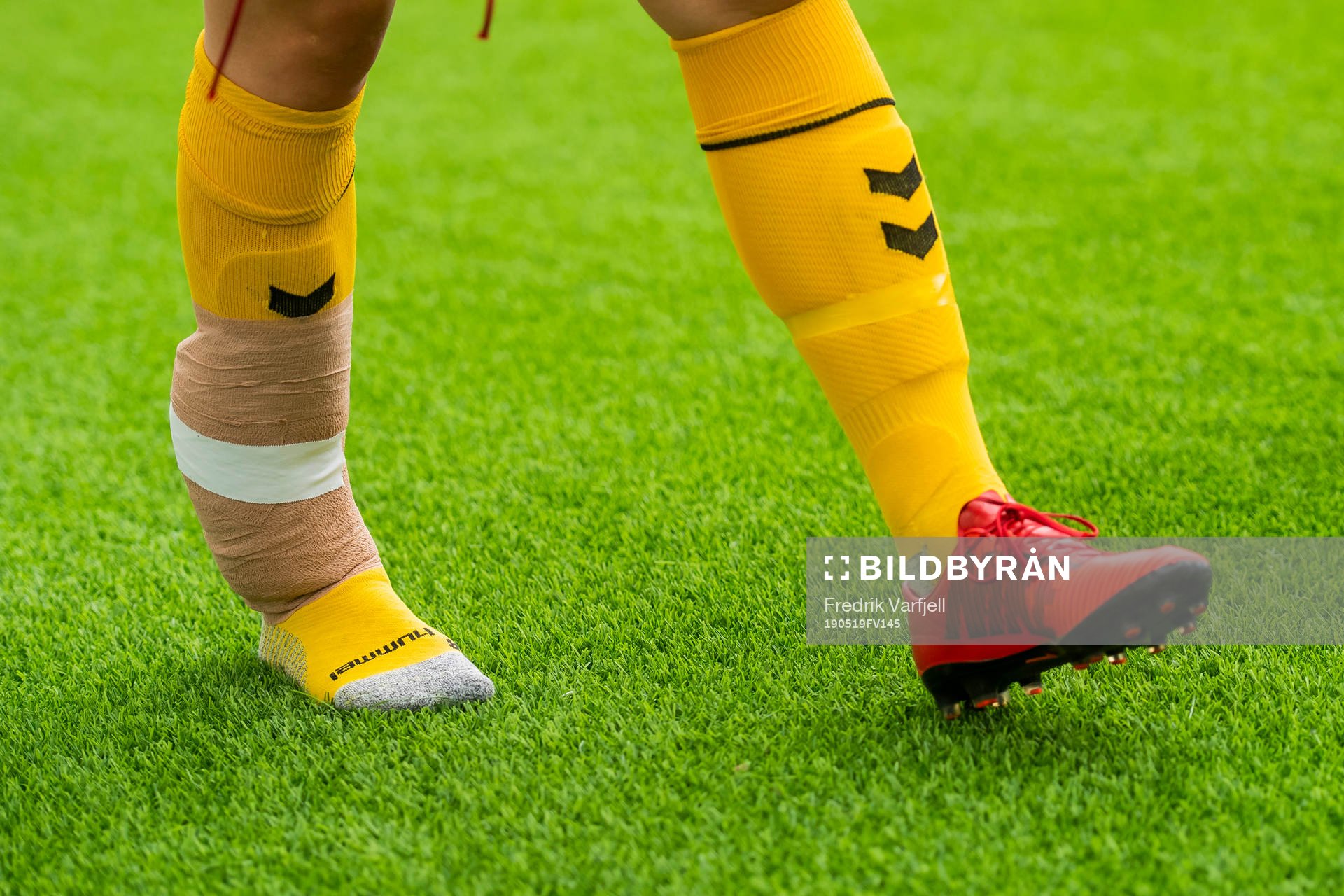 Heidi Elisabeth Ellingsen of LSK kvinner with an injury