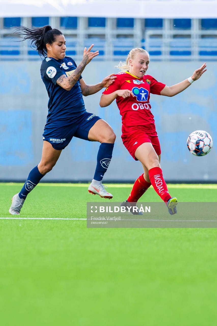 Brena De Oliveira of Avaldsnes and Vilde Gullhaug Birkeli of Røa during the Toppserien football match between Røa and Avaldsnes on May 19, 2019 in Oslo.