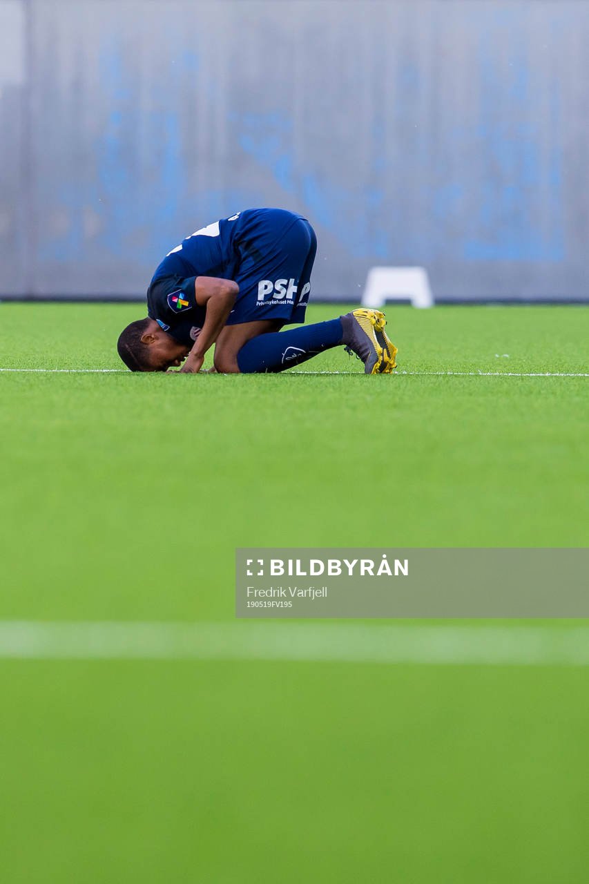 Rasheedat Busayo Ajibade of Avaldsnes celebrates