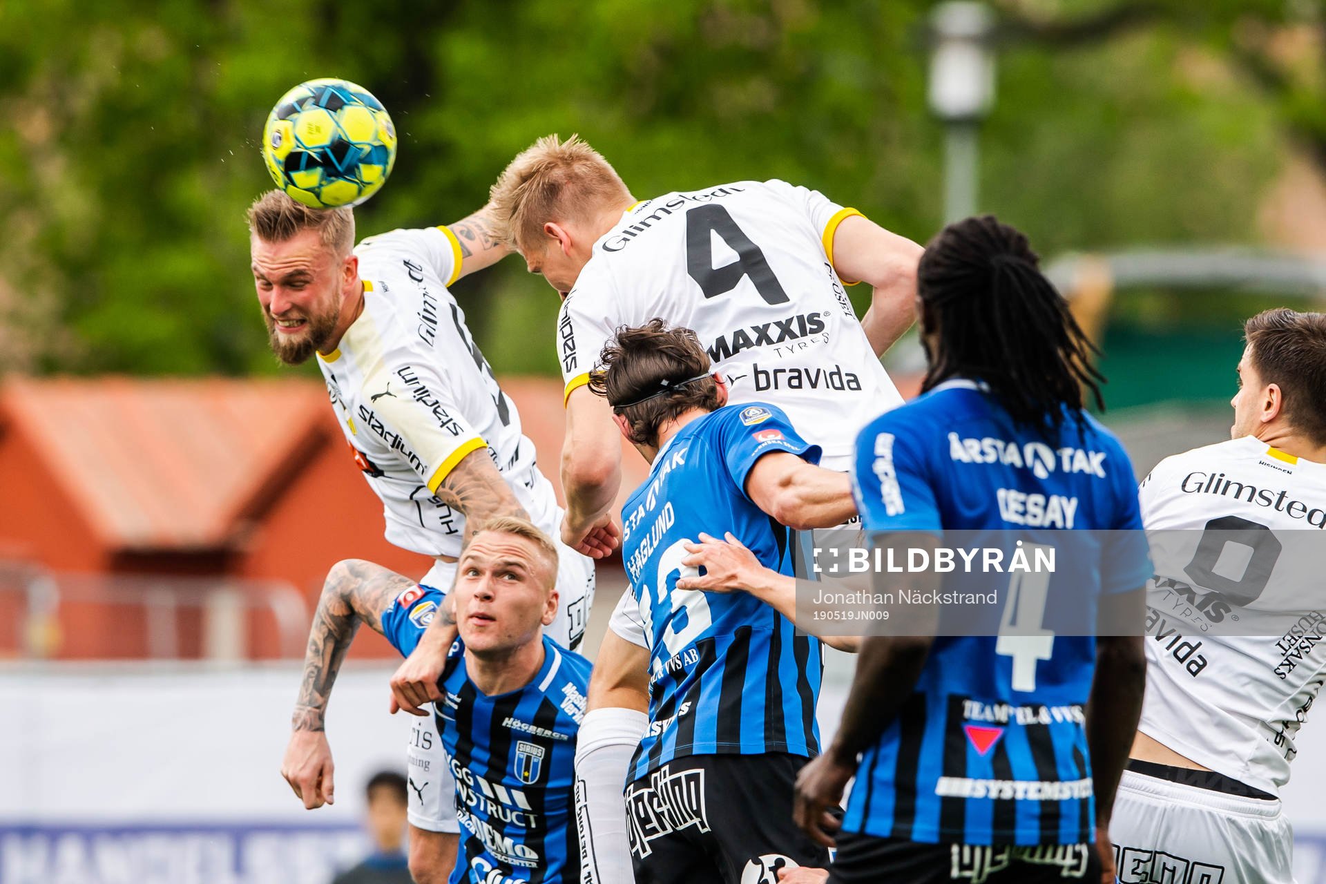 Häckens Juhani Ojala gör 1-2 med en nick