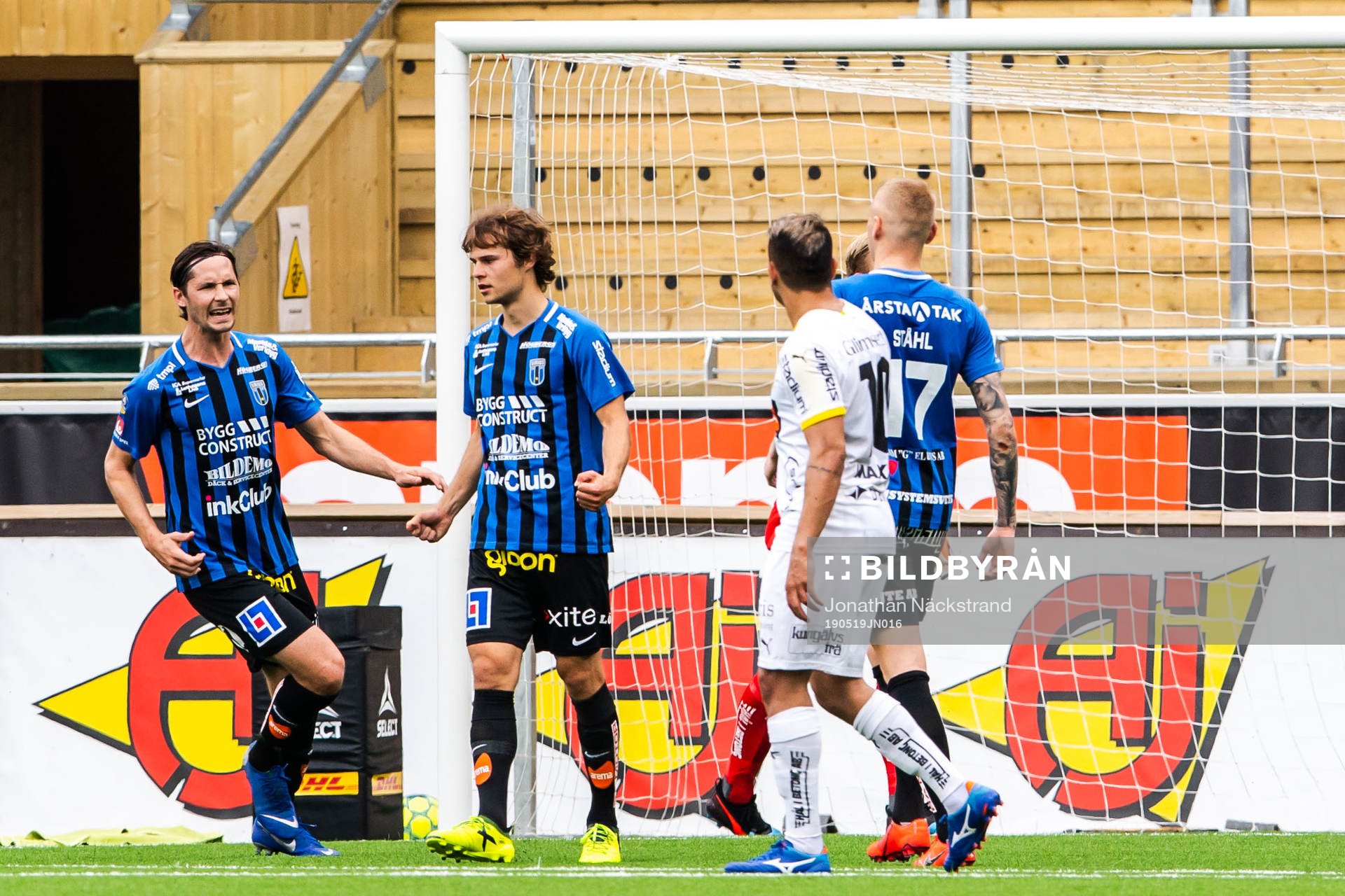 Sirius Philip Haglund och Sam Lundholm jublar