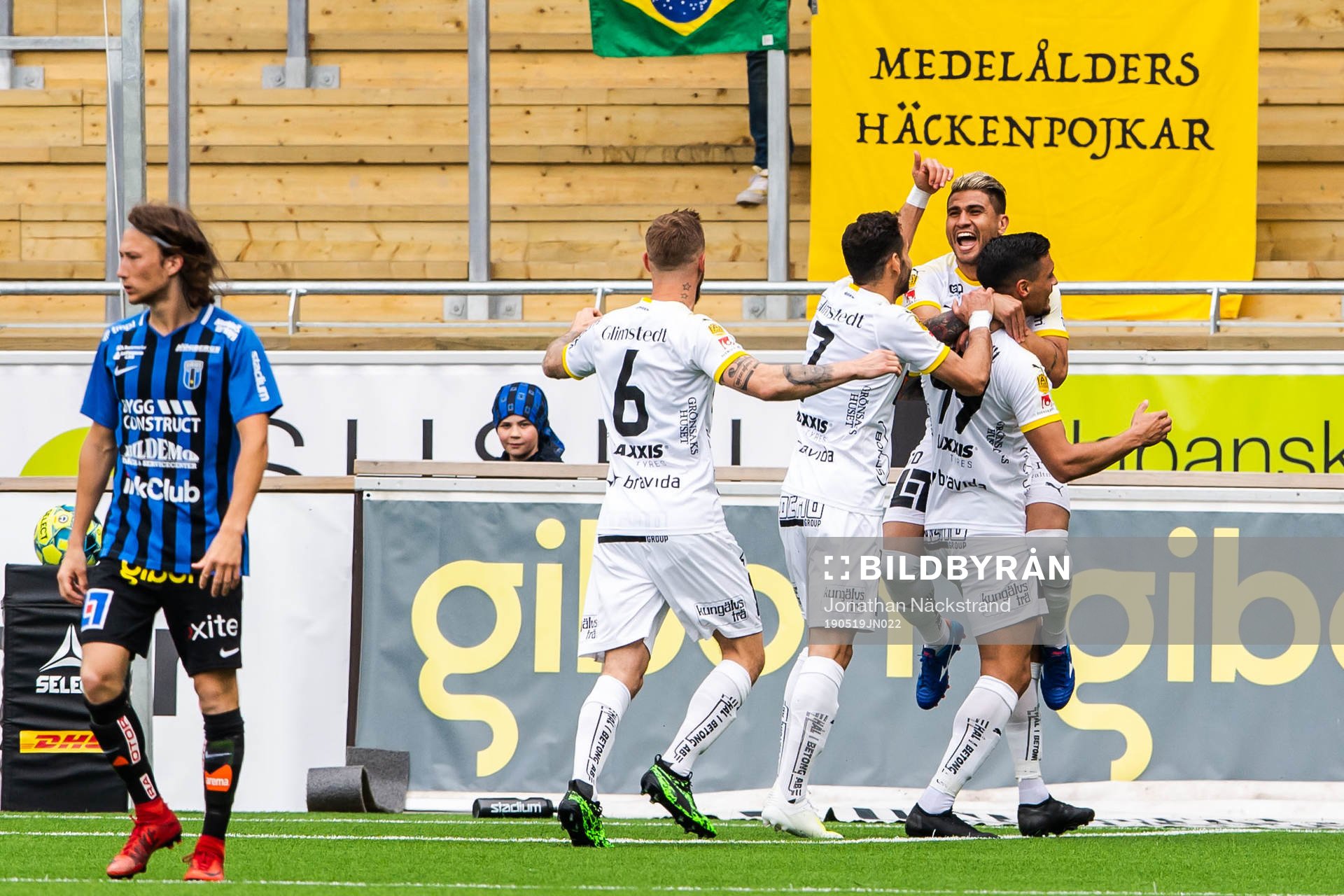 Häckens Ahmed Yasin jublar med lagkamrater