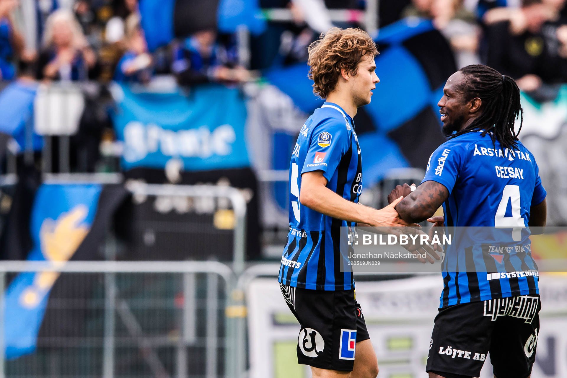 Sirius Sam Lundholm och Kebba Ceesay jublar