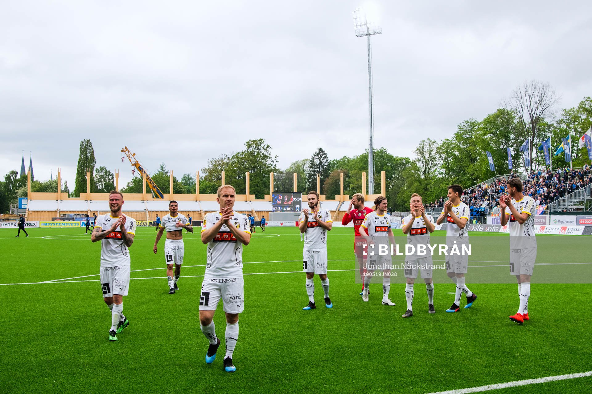 Häckens spelare jublar