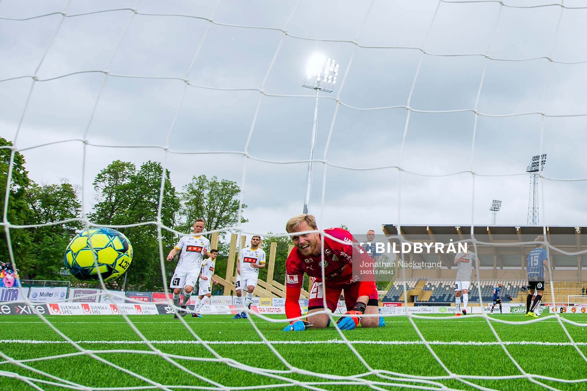 Häckens målvakt Peter Abrahamsson deppar