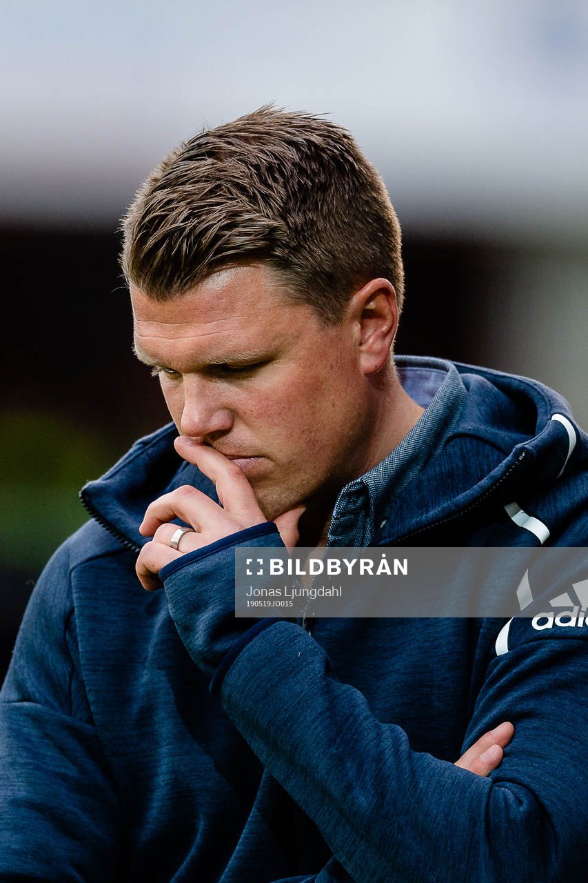 Östers tränare Christian Järdler deppar