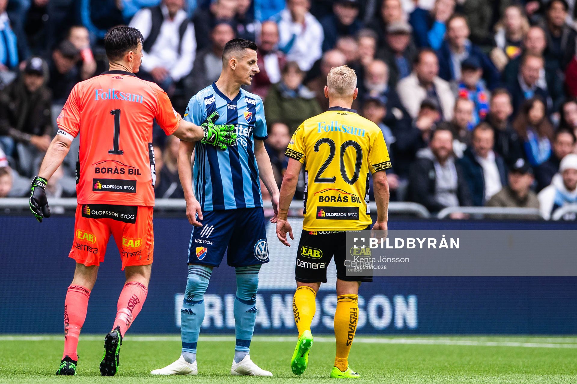 Djurgårdens Haris Radetinac i en diskussion med Elfsborgs