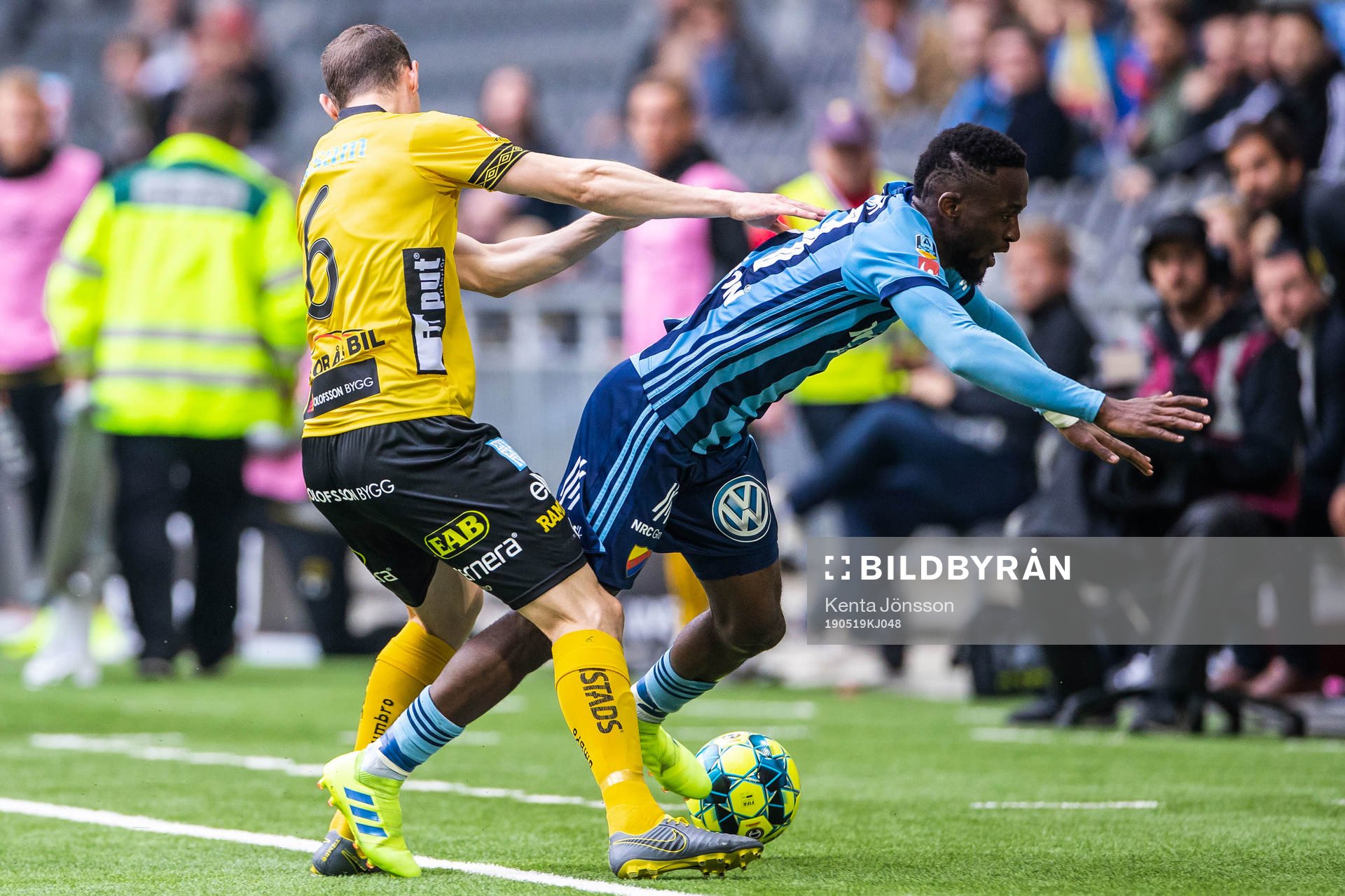 Elfsborgs Jon Jönsson och Djurgårdens Mohamed Buya Turay