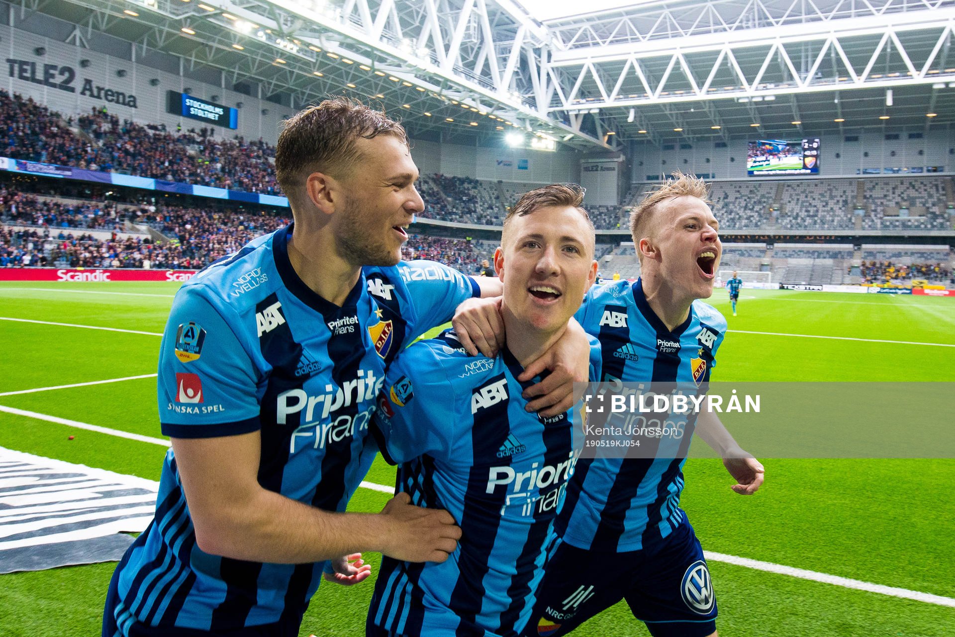 Djurgårdens Fredrik Ulvestad jublar med Jesper Karlström