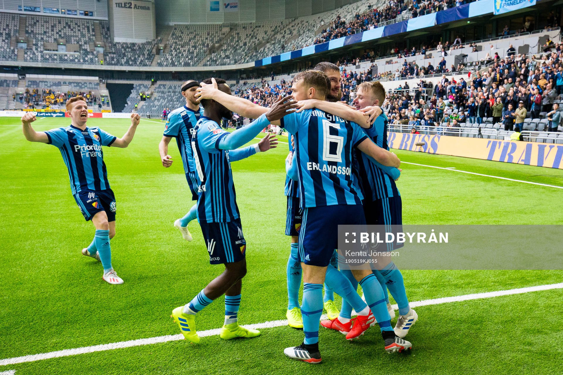 Djurgårdens Fredrik Ulvestad jublar med lagkamrater