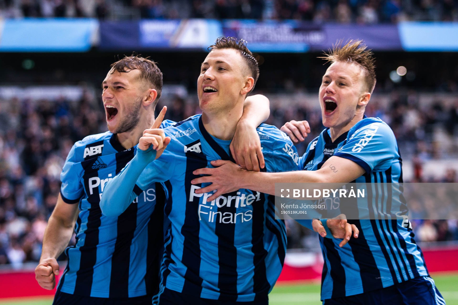 Djurgårdens Fredrik Ulvestad jublar med Jesper Karlström