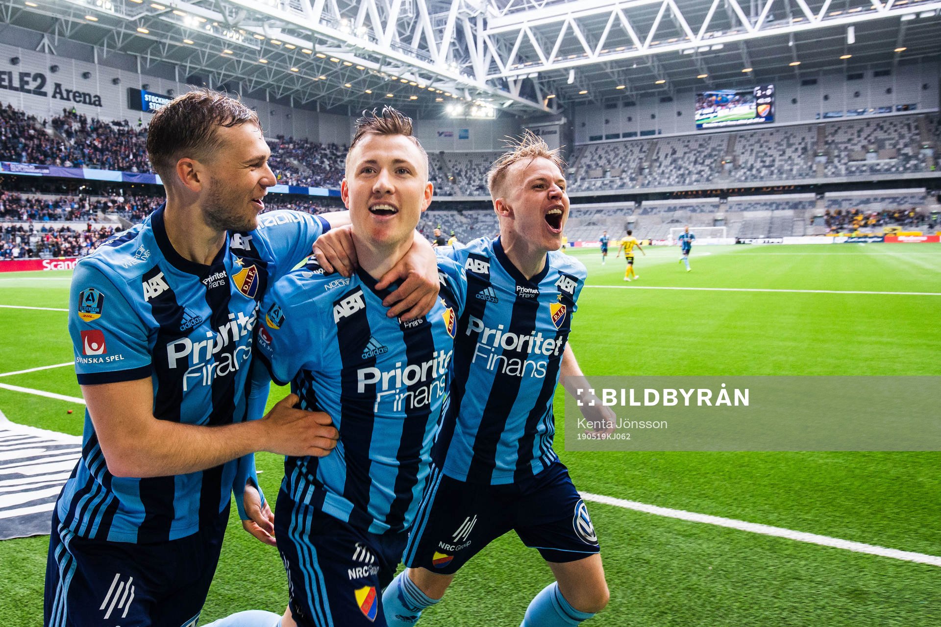Djurgårdens Fredrik Ulvestad jublar med Jesper Karlström