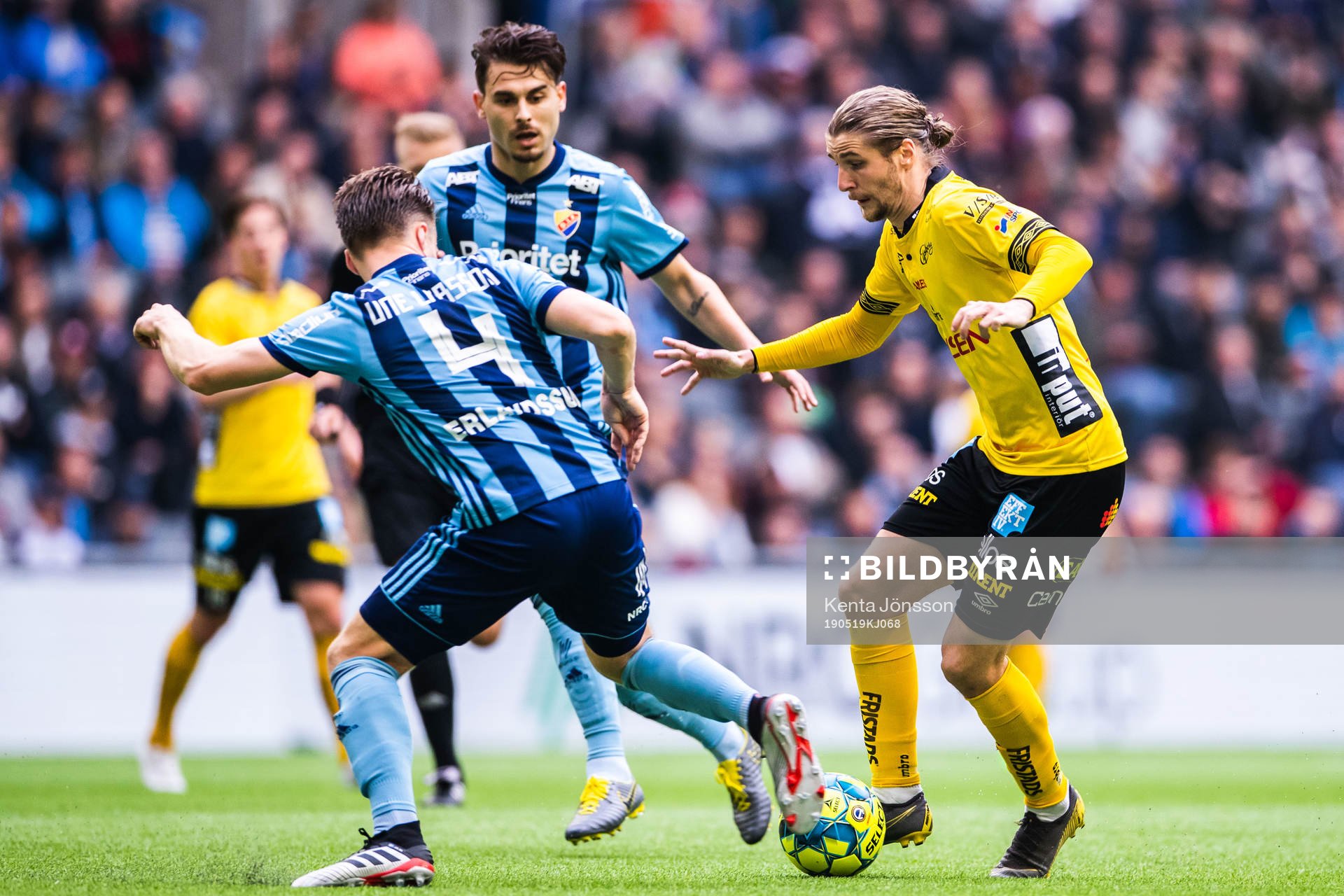 Djurgårdens Jacob Une Larsson och Elfsborgs Pawel Cibicki