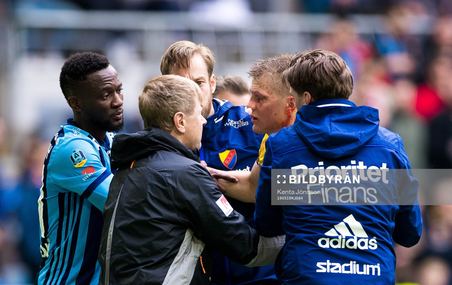 Djurgårdens Mohamed Buya Turay med Elfsborgs Joakim