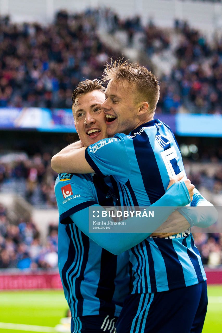 Djurgårdens Fredrik Ulvestad jublar med Elliot Käck