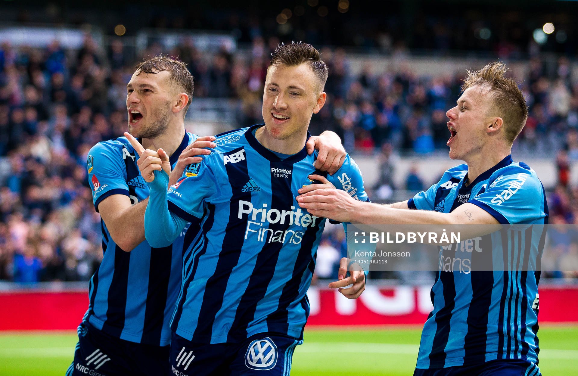 Djurgårdens Fredrik Ulvestad (m) jublar med Jesper