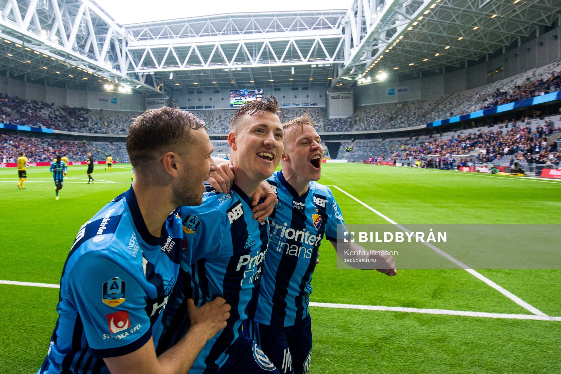 Djurgårdens Fredrik Ulvestad jublar med Jesper Karlström