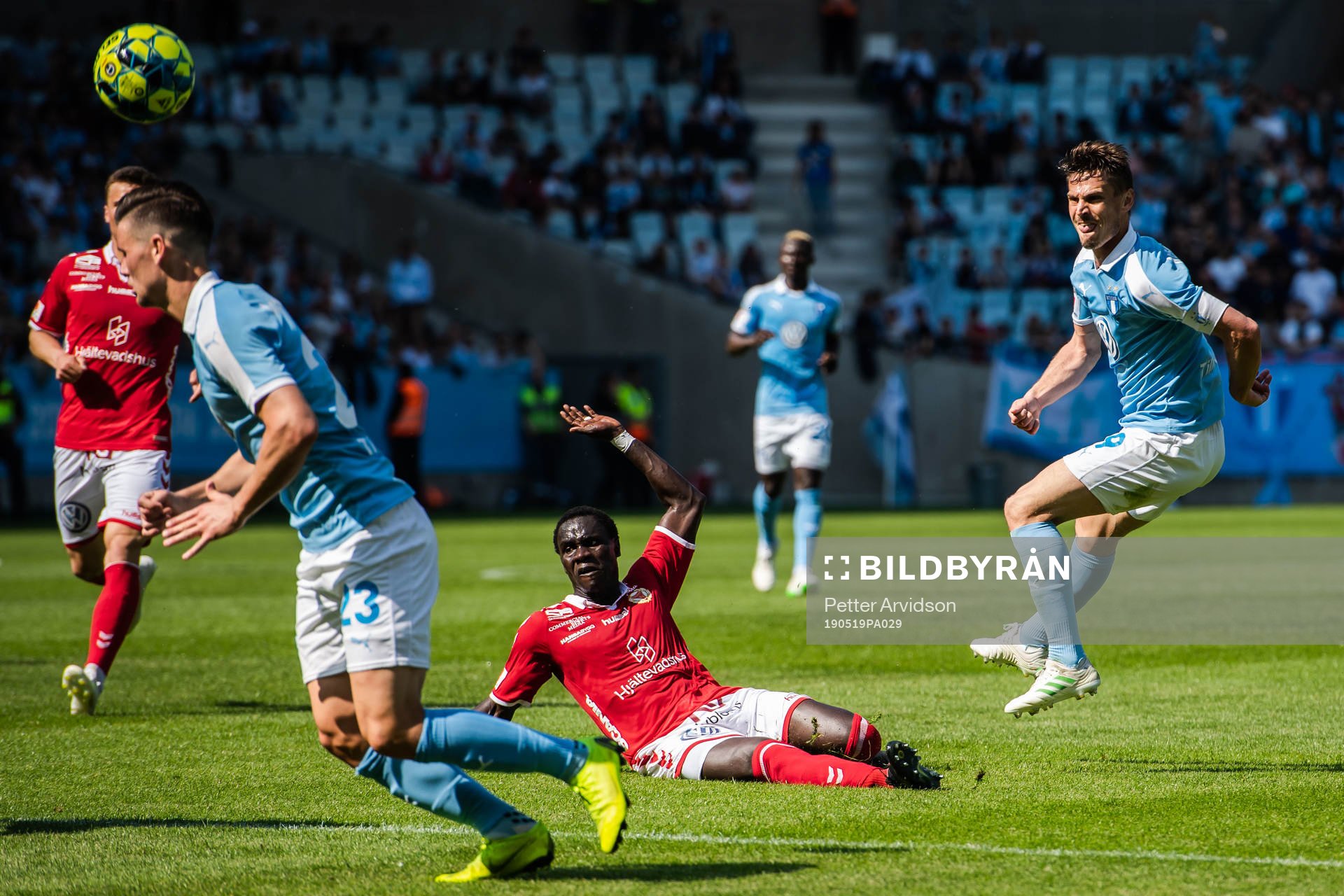 Malmö FFs Markus Rosenberg och Kalmars Papa Alioune Diouf