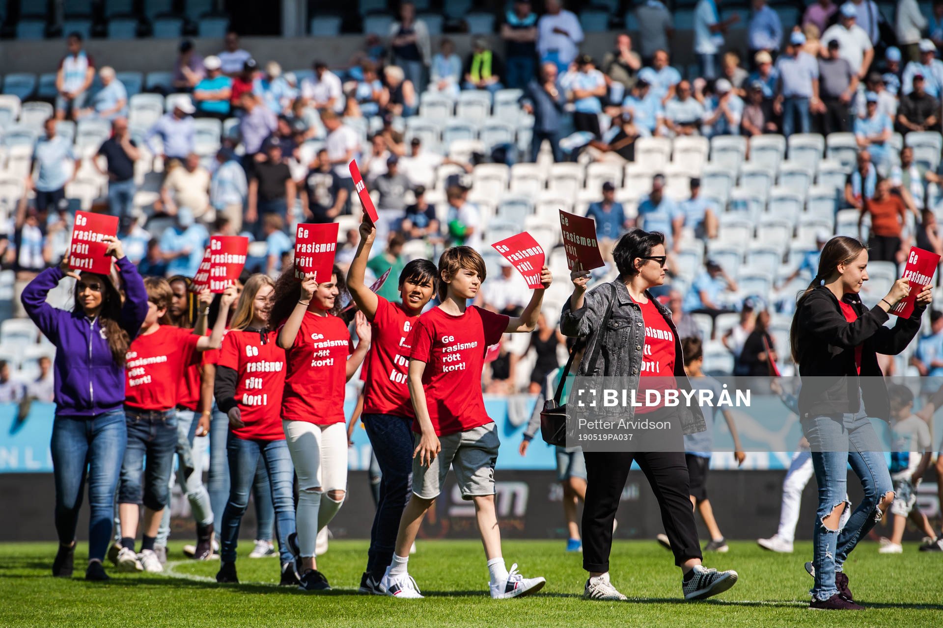 En manifestation mot rasism i halvtid