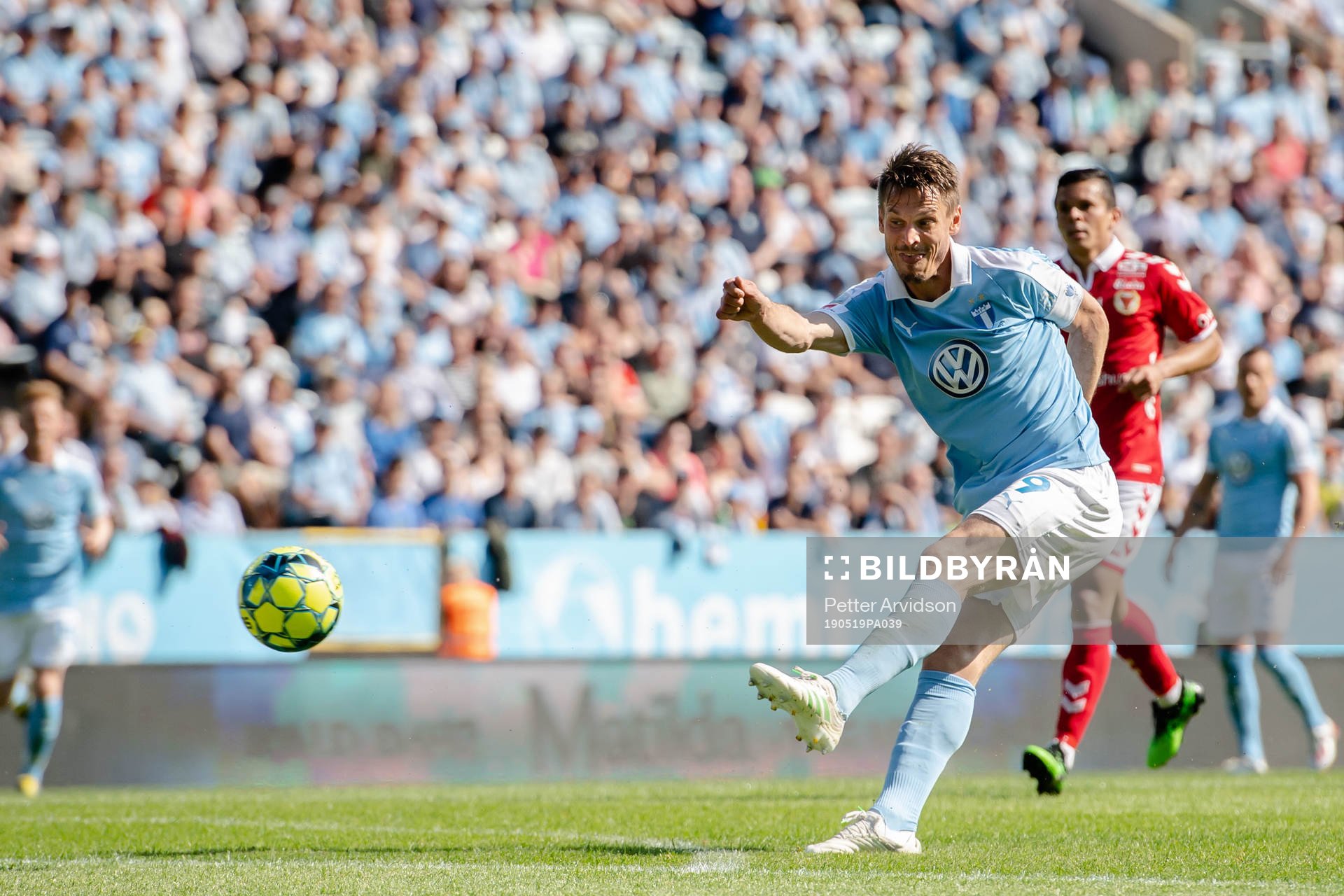 Malmö FFs Markus Rosenberg med ett skott