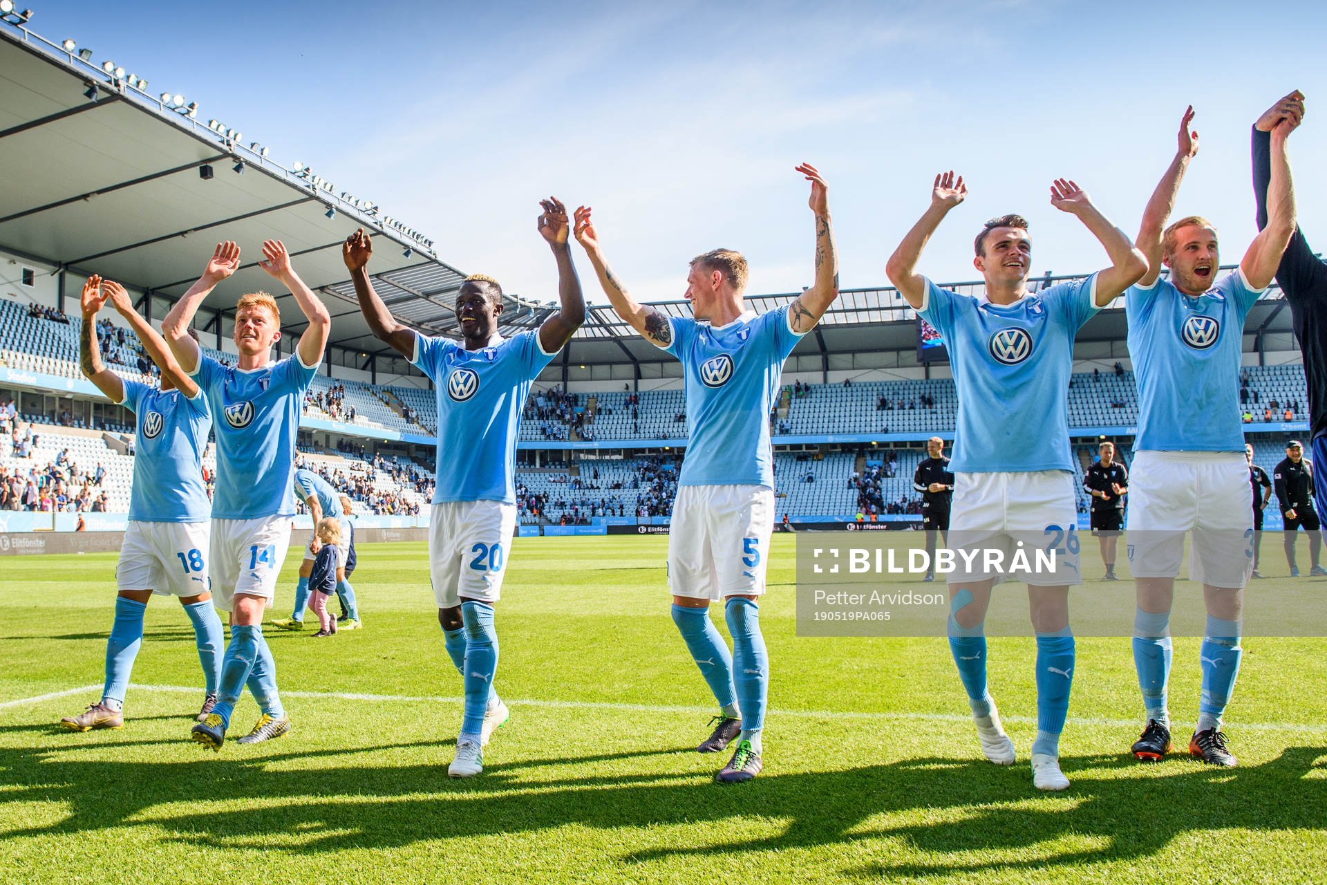 Malmö FFs Anders Christiansen, Bonke Innocent, Sören Rieks, Andreas Vindheim och Franz Brorsson jublar efter fotbollsmatchen i Allsvenskan mellan Malmö FF och Kalmar den 19 maj 2019 i Malmö.