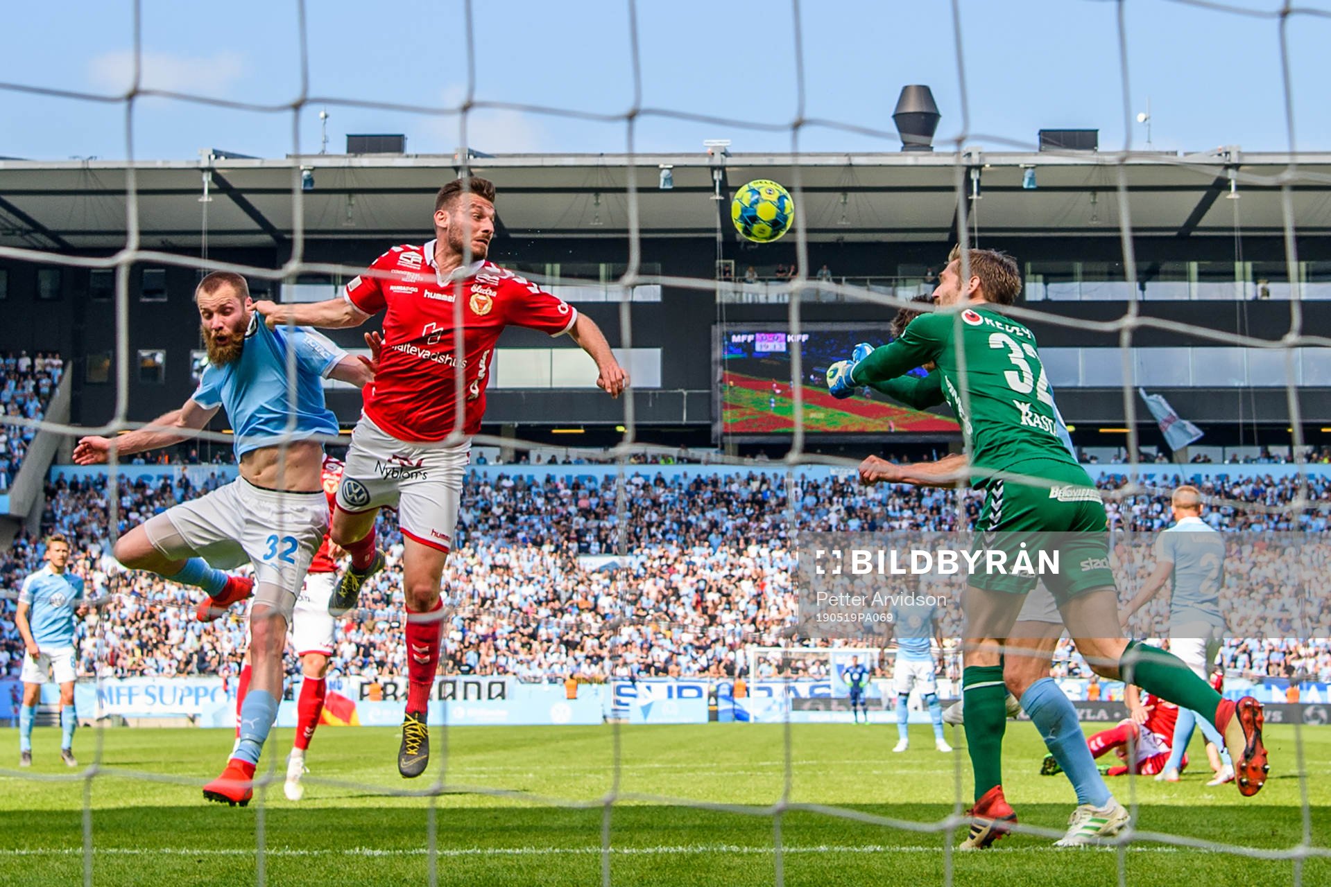 Malmö FFs Jo Inge Berget oroar mot Kalmars Fidan Aliti och