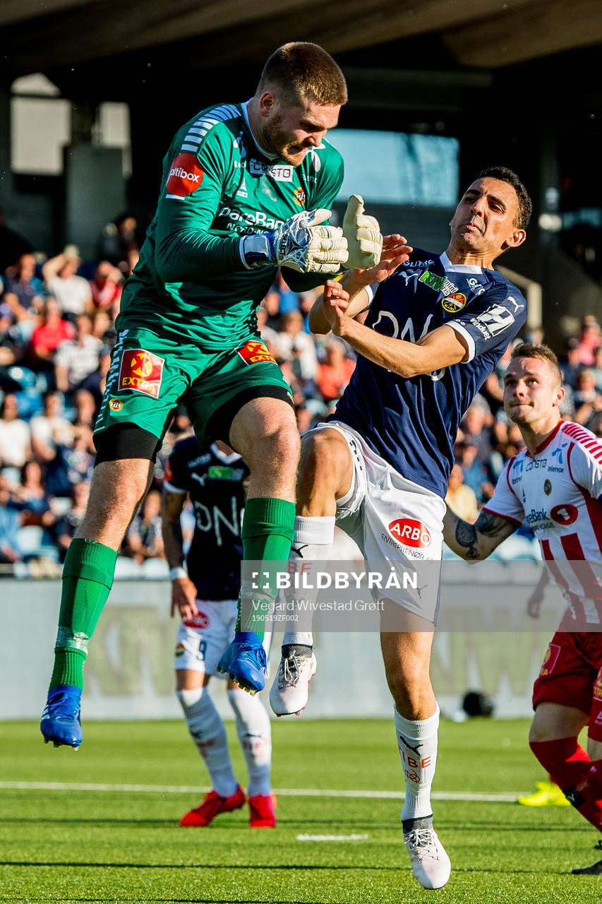 Goalkeeper Gudmund Kongshavn of Tromsø and Mustafa Mos